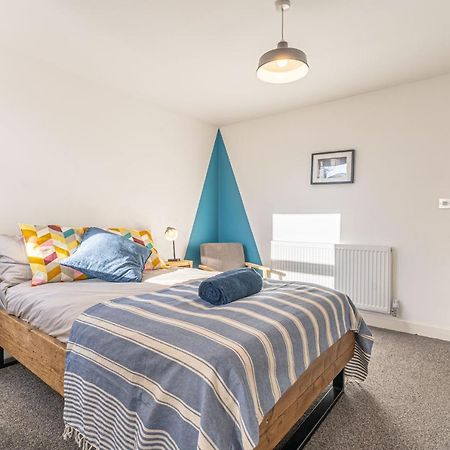 Stylish 5-Bed Home, Each With En-Suite And Own Tv Coventry Exteriér fotografie