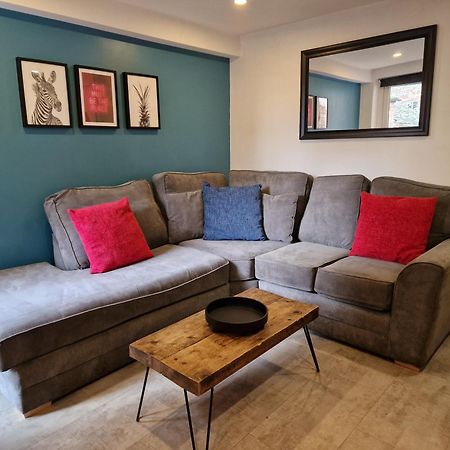 Stylish 5-Bed Home, Each With En-Suite And Own Tv Coventry Exteriér fotografie
