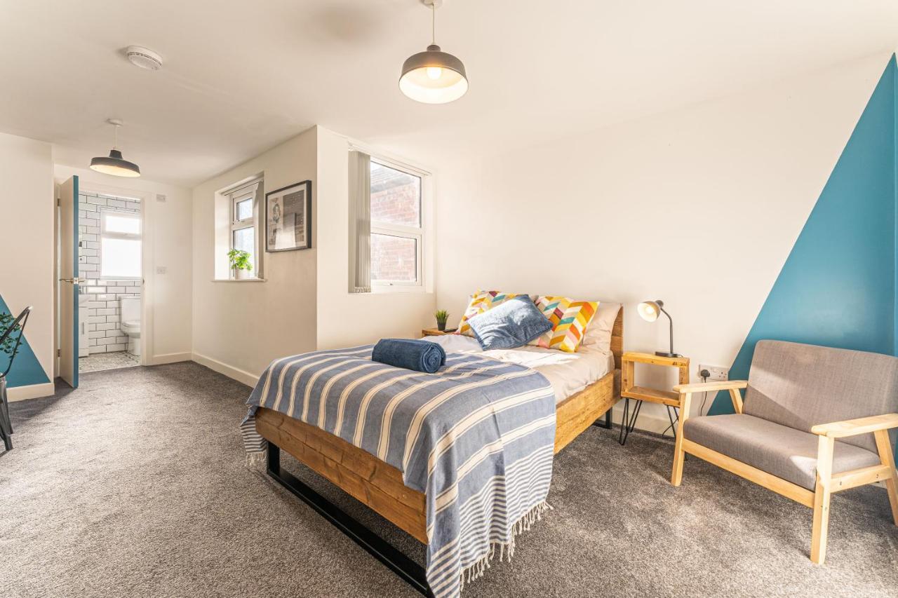 Stylish 5-Bed Home, Each With En-Suite And Own Tv Coventry Exteriér fotografie