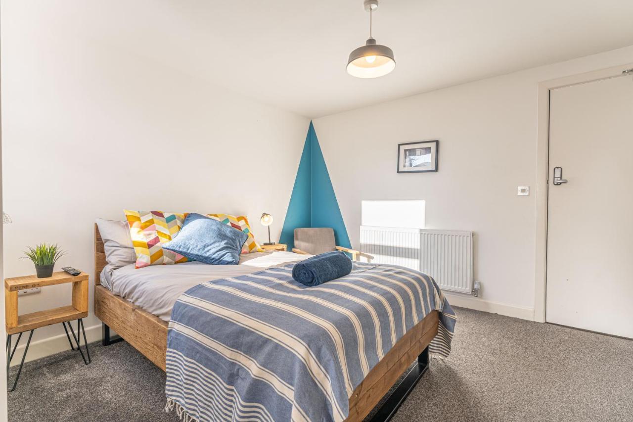 Stylish 5-Bed Home, Each With En-Suite And Own Tv Coventry Exteriér fotografie