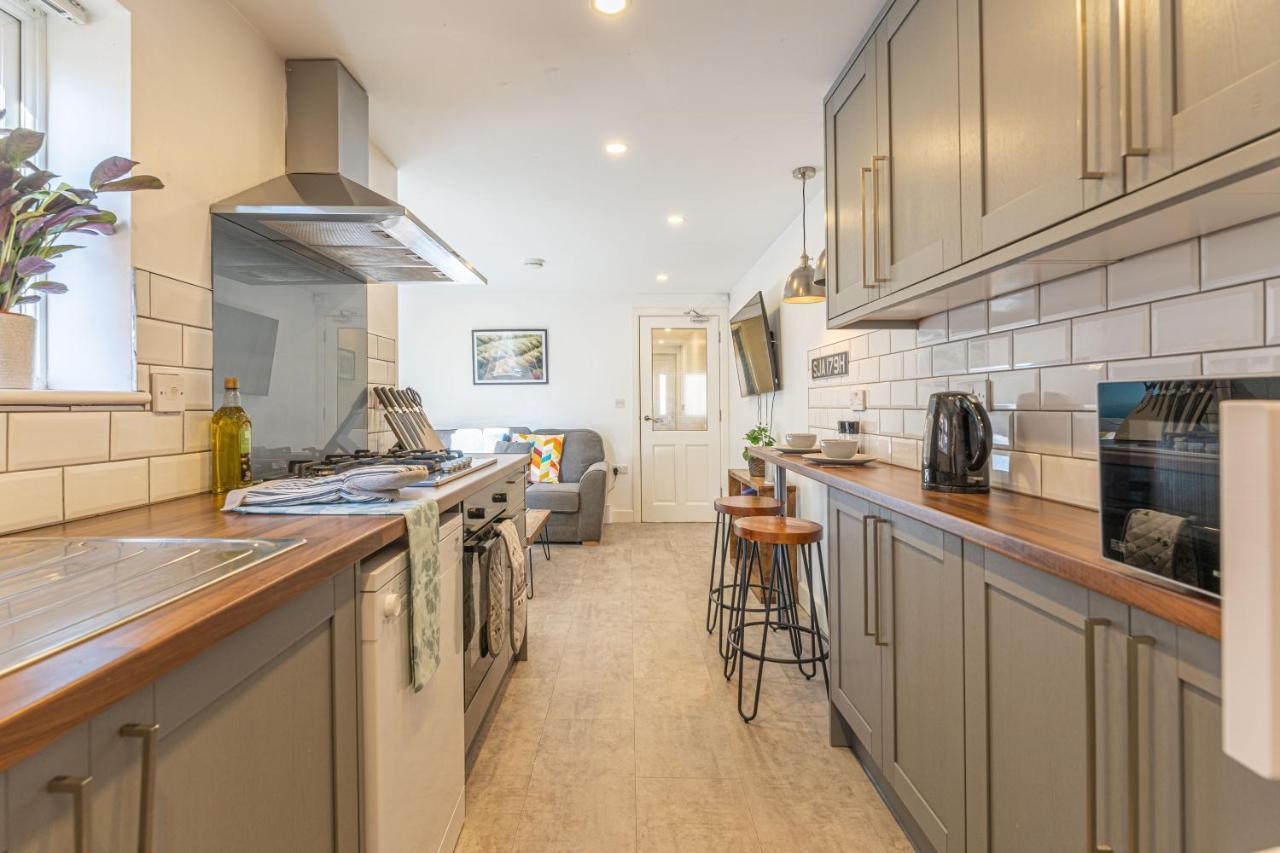 Stylish 5-Bed Home, Each With En-Suite And Own Tv Coventry Exteriér fotografie