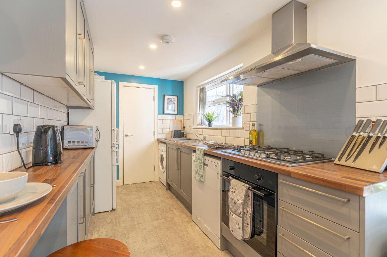 Stylish 5-Bed Home, Each With En-Suite And Own Tv Coventry Exteriér fotografie
