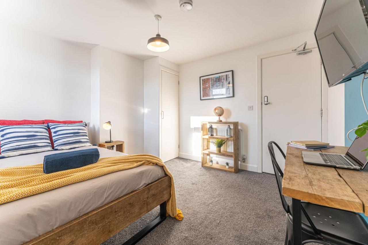 Stylish 5-Bed Home, Each With En-Suite And Own Tv Coventry Exteriér fotografie