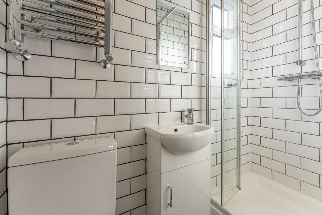 Stylish 5-Bed Home, Each With En-Suite And Own Tv Coventry Exteriér fotografie