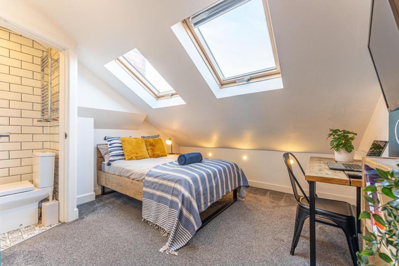 Stylish 5-Bed Home, Each With En-Suite And Own Tv Coventry Exteriér fotografie