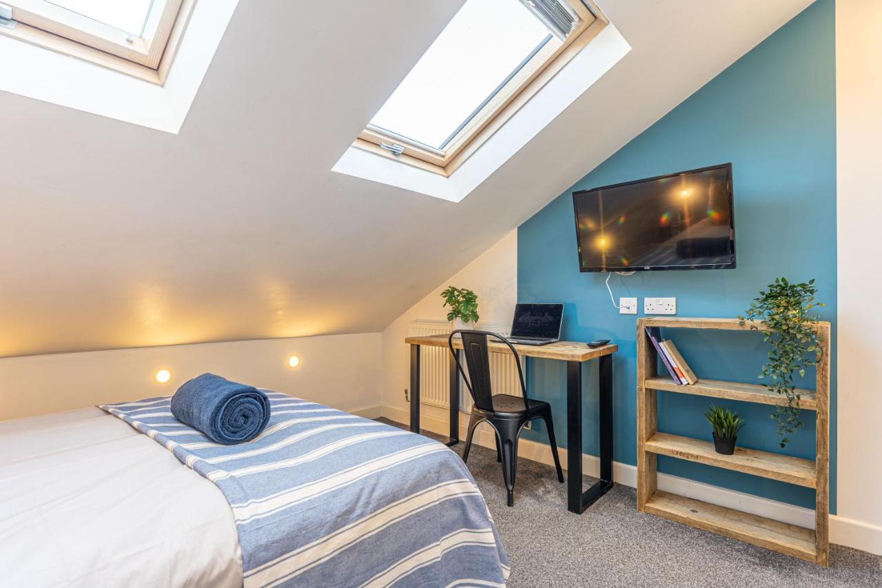 Stylish 5-Bed Home, Each With En-Suite And Own Tv Coventry Exteriér fotografie