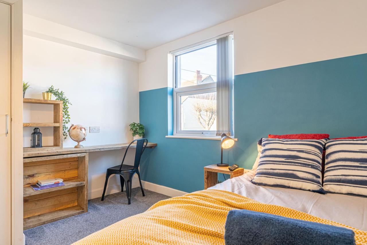 Stylish 5-Bed Home, Each With En-Suite And Own Tv Coventry Exteriér fotografie