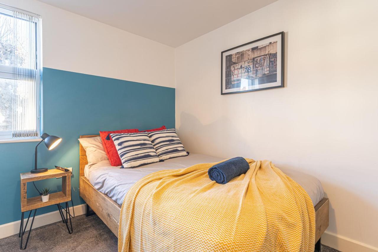 Stylish 5-Bed Home, Each With En-Suite And Own Tv Coventry Exteriér fotografie