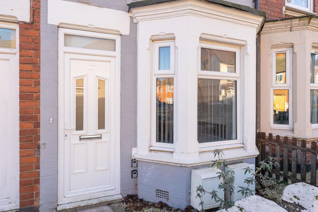 Stylish 5-Bed Home, Each With En-Suite And Own Tv Coventry Exteriér fotografie