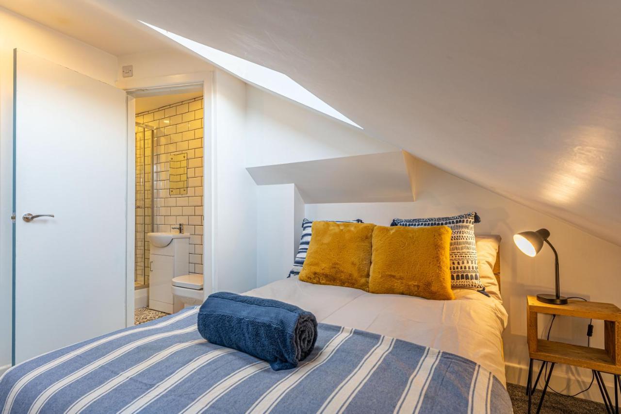 Stylish 5-Bed Home, Each With En-Suite And Own Tv Coventry Exteriér fotografie
