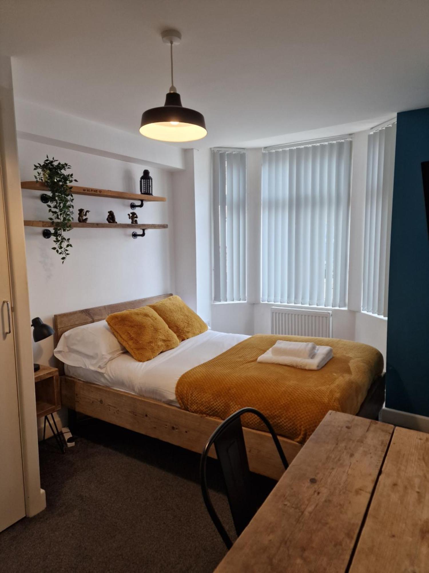 Stylish 5-Bed Home, Each With En-Suite And Own Tv Coventry Exteriér fotografie