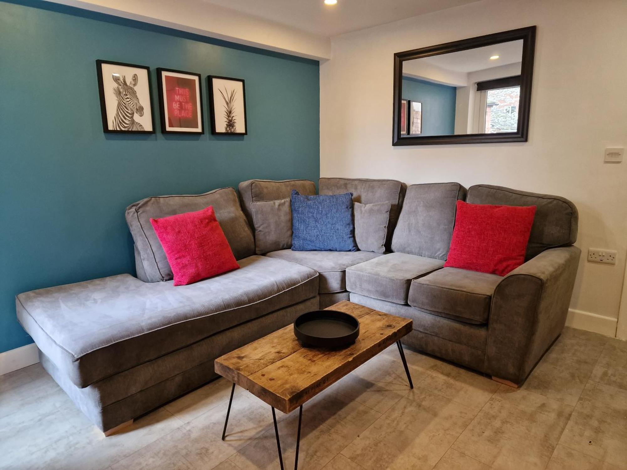 Stylish 5-Bed Home, Each With En-Suite And Own Tv Coventry Exteriér fotografie